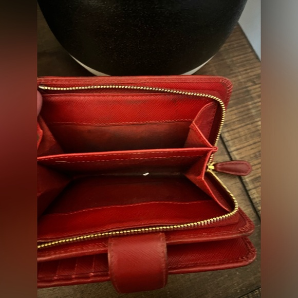 Prada Saffiano Wallet (with COA) - Picture 7 of 15
